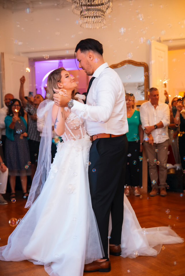 F6DEF1C9 E3E2 40E1 B3A1 E2F0B5E198D6